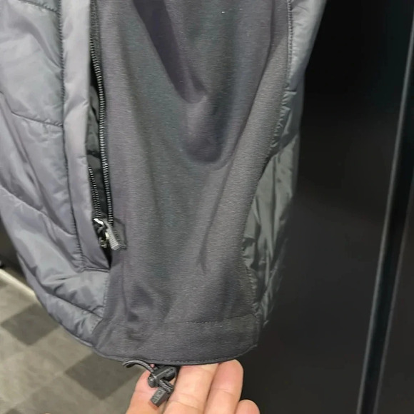 Carhartt Rain Defender lightweight insulated jacket, relaxed,fit 2 warmth rating - Picture 5 of 14